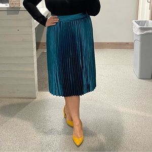 Kate Kasin Metallic Teal Turquoise Pleated Skirt
